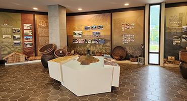 蘭海龜山島漁村文化館|常設展區整體規劃 展區牆面大圖、展櫃與展台配置的整體策展視覺建置
